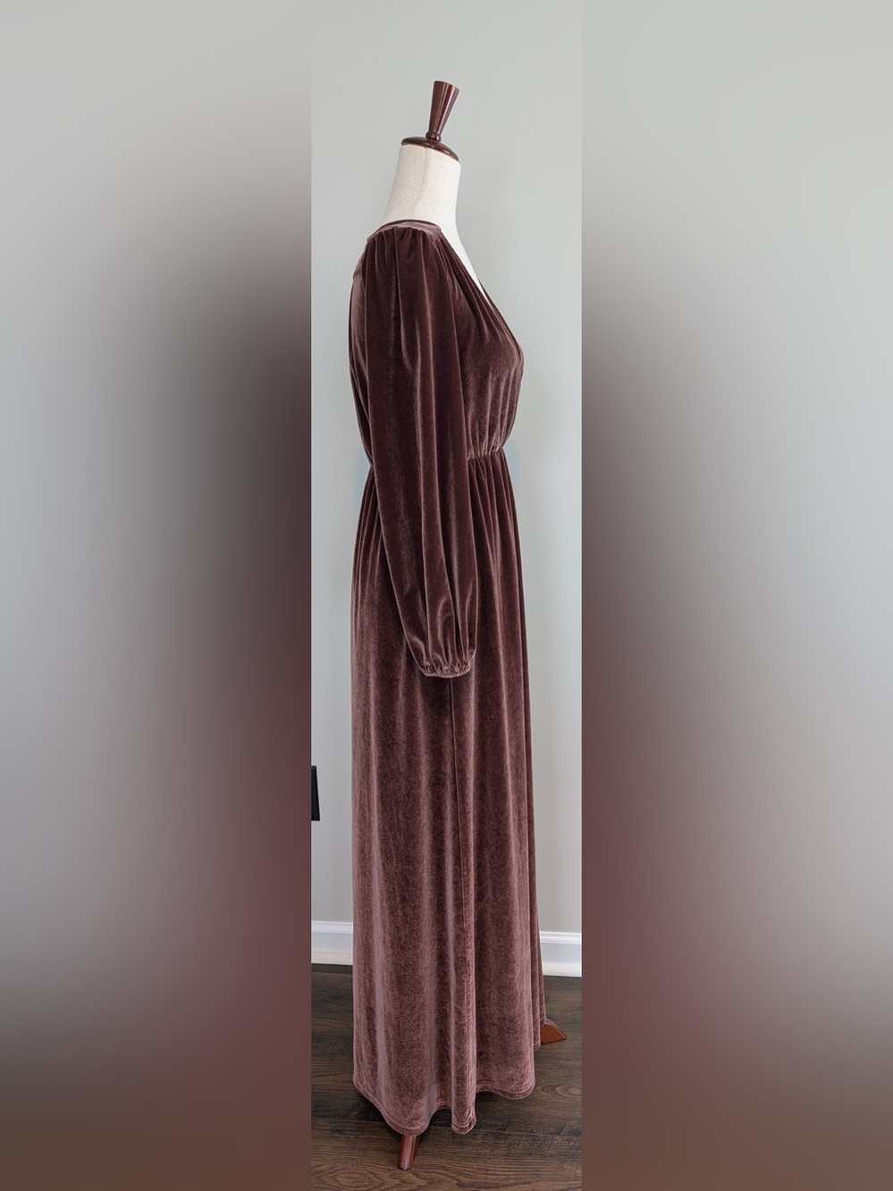 Baltic Born Sadie Velvet Maxi Dress Dusty Plum Size Small - Picture 4 of 14